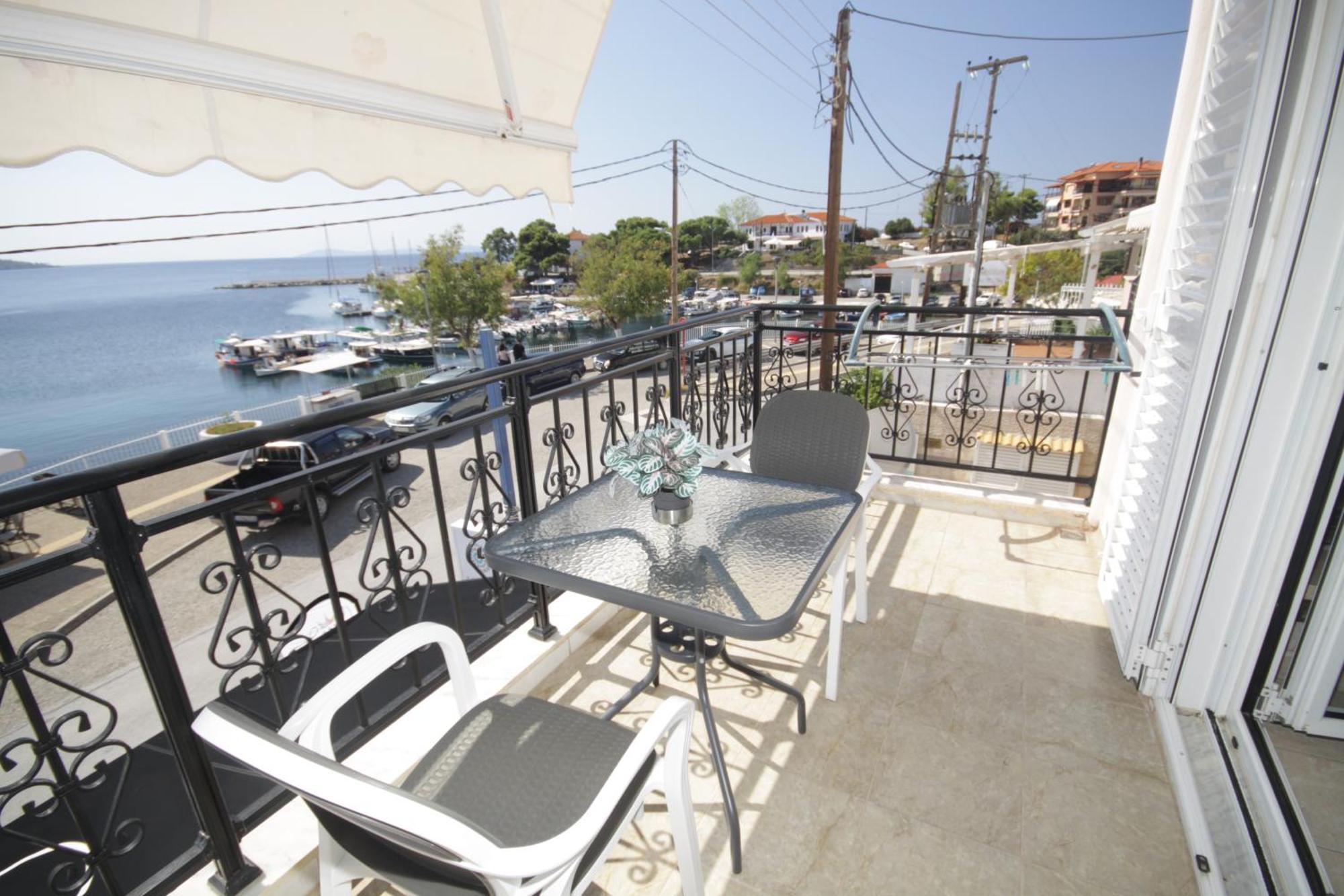 Portodream Studios & Apartments Neos Marmaras Bagian luar foto